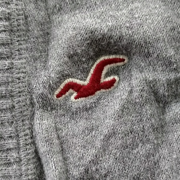 Hollister 3/4 sleeve 3-button sweater - Picture 4 of 5